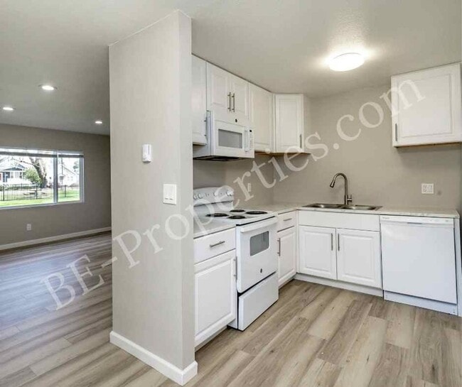 Building Photo - Central Tacoma Rambler