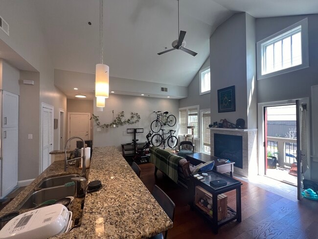 Building Photo - 2 Fall Pippin Ln