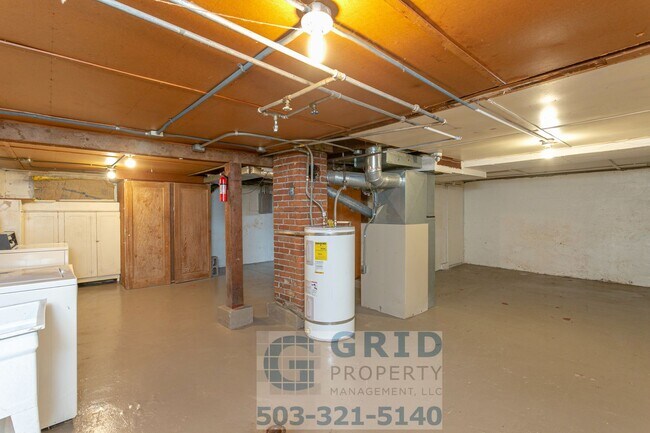 Building Photo - Charming 2 Bedroom Available in Popular N Kenton Neighborhood!