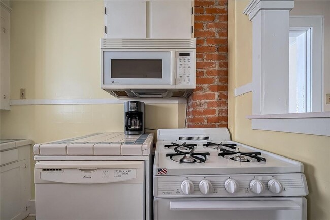 Building Photo - 4226 Avenue T