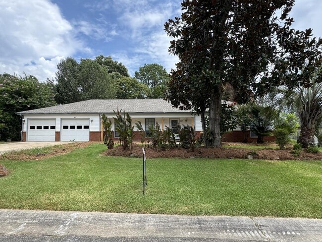 Building Photo - 327 Bonnie Dr