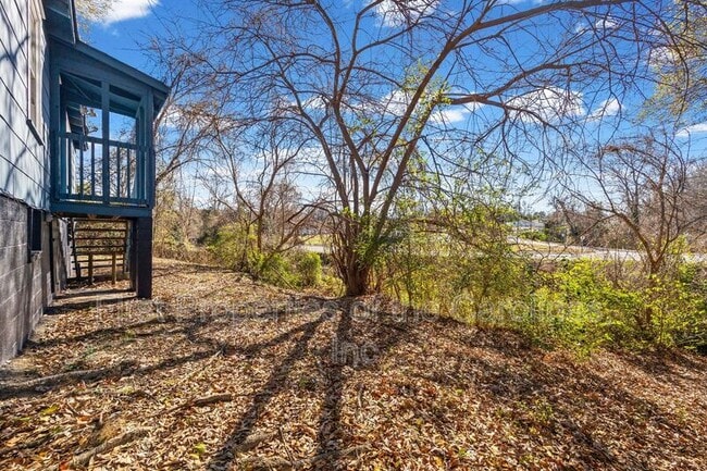 Building Photo - 1127 W 5th Ave