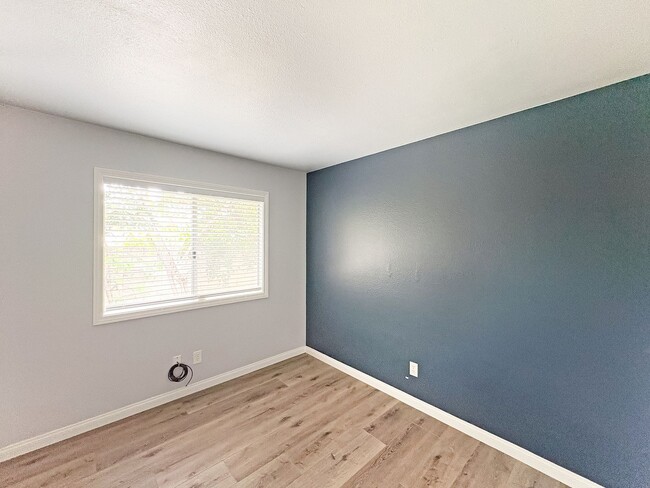 Building Photo - SD: Comfortable 3BD/2BA Home in Oceanside with Community Pool, 2-Car Garage & Walking Trails