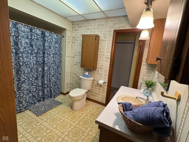 Building Photo - 2010 N 675 E