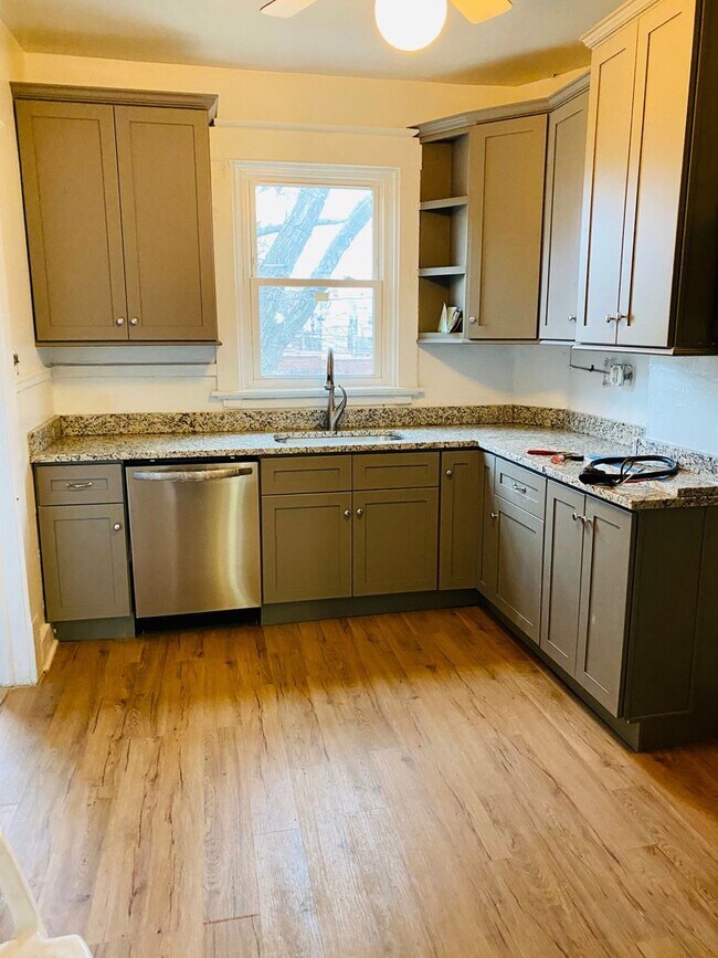 Building Photo - 119 N Robinson St