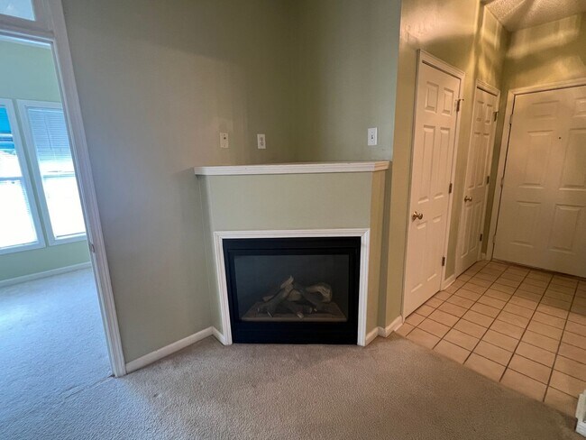 Building Photo - 1 Bedroom, 1 Bath, Unfurnished Condo with ...