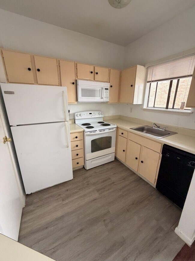 Building Photo - 7901 Cambridge St