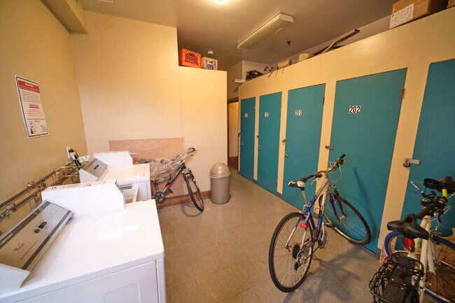 Building Photo - 1112 Sheffield St