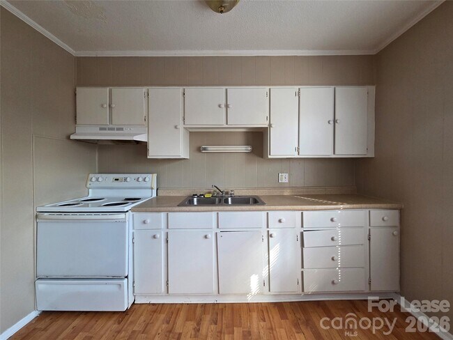 Building Photo - 743 Clarinda St