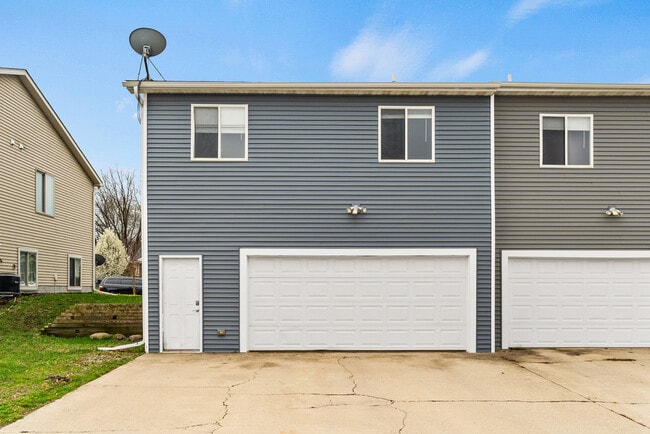 Building Photo - 3913 Marigold Dr
