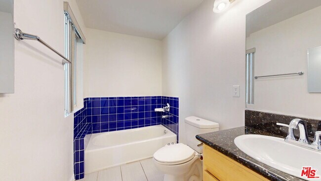 Building Photo - 11622 Oxnard St