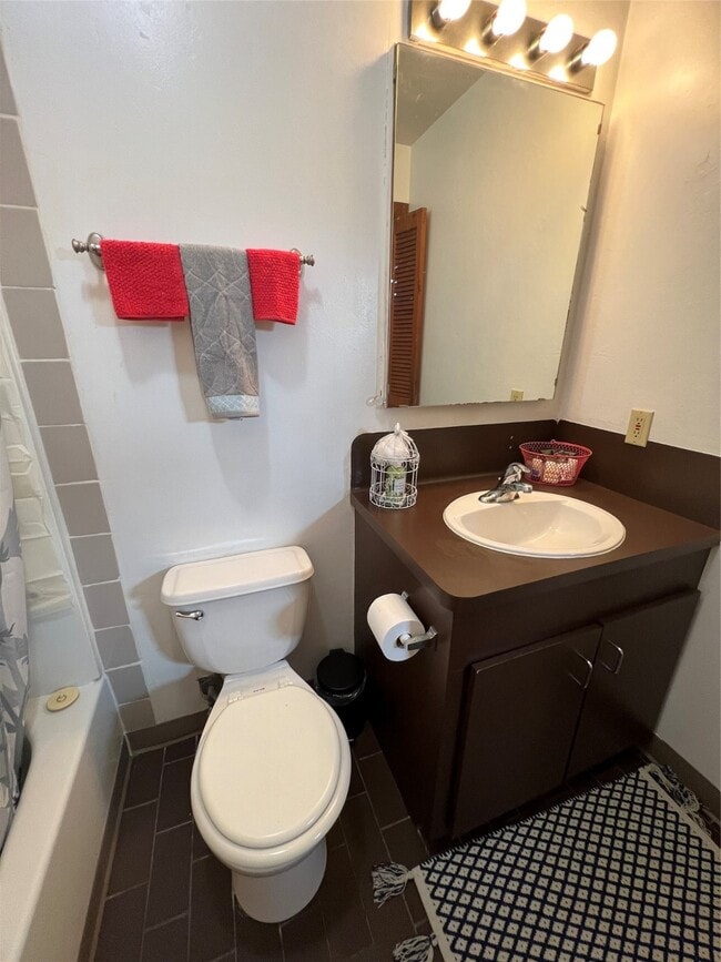 Building Photo - 8141 Glenbrook Dr