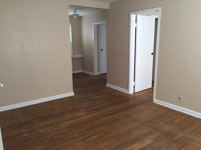 Living room (1 bedroom) - Madison Apartments