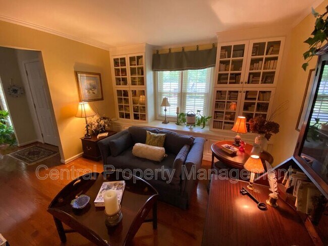 Building Photo - 4724 Coach Hill Dr