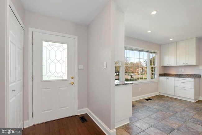 Building Photo - 9530 Ashbourn Dr