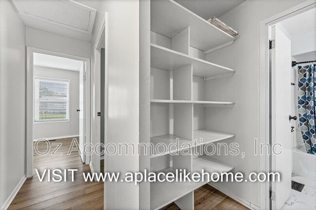 Building Photo - 3310 Iroquois Ln
