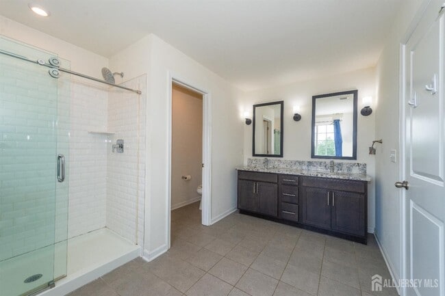 Building Photo - 601 Charleston Dr