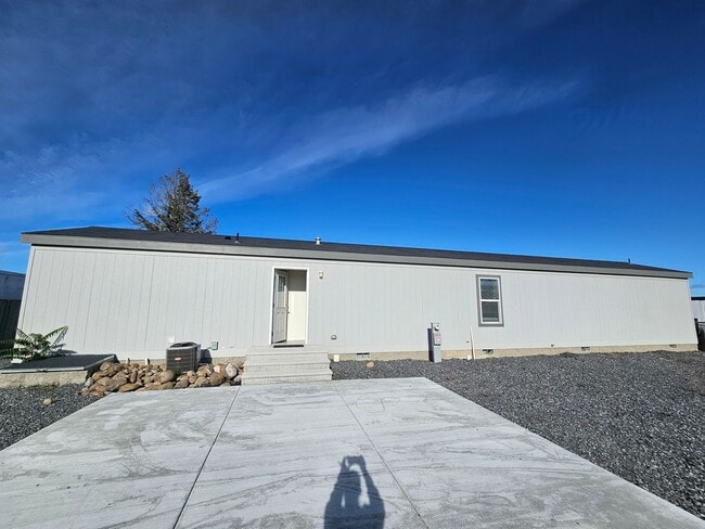 Building Photo - Updated Three Bedroom Home