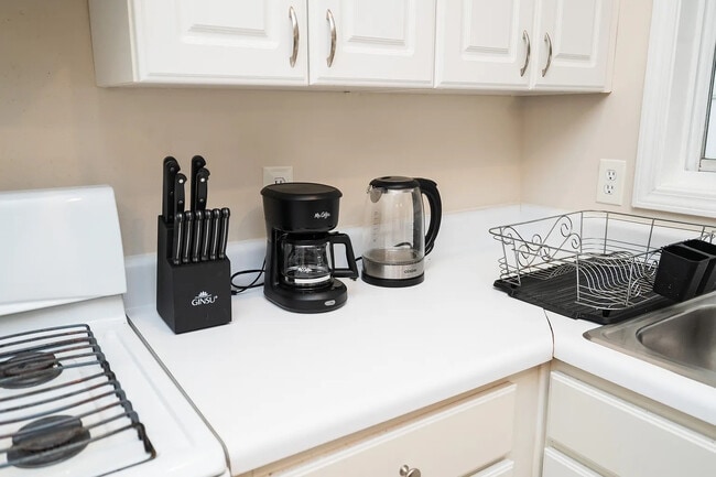 Building Photo - Room in House on Harmony Ct