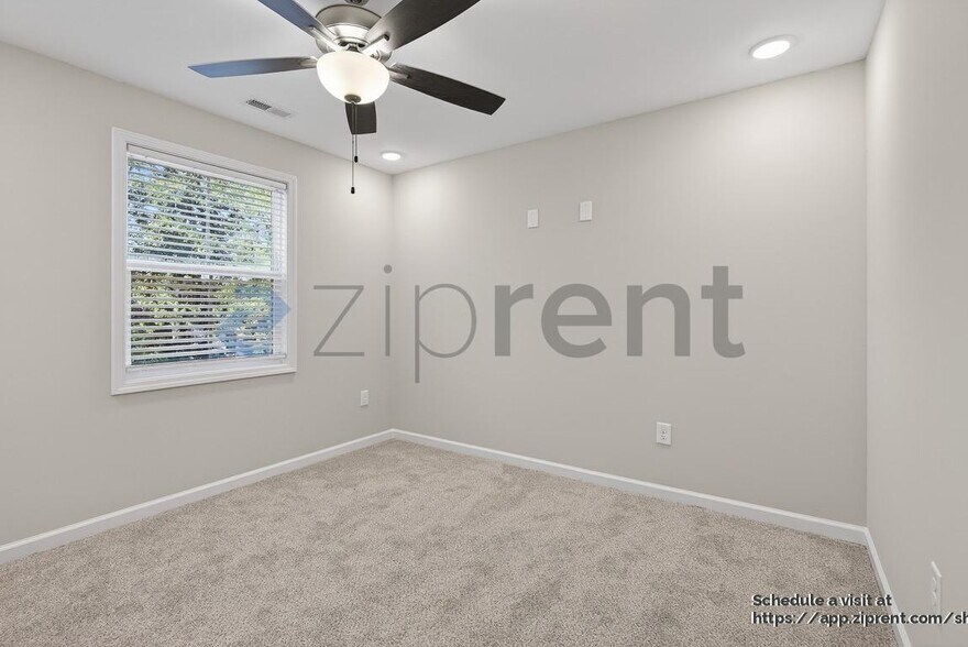 Building Photo - 1511 Fort Bragg Rd