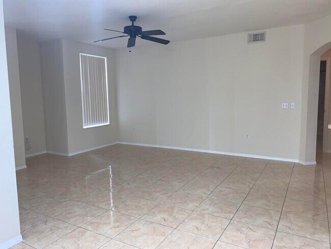 Building Photo - 607 Belmont Pl