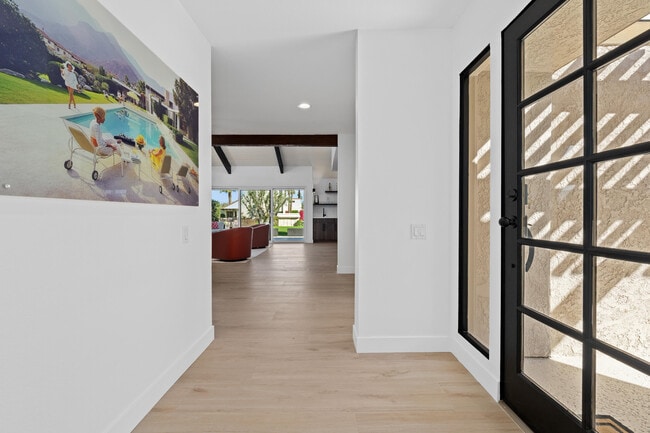Building Photo - 352 Forest Hills Dr