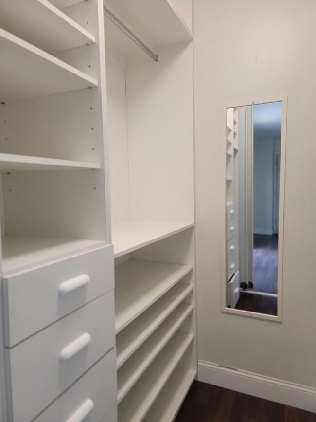 Building Photo - 727 7th Way