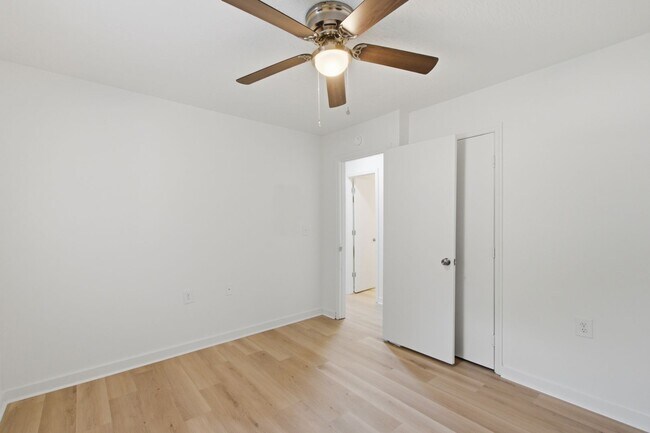 Interior Photo - 1824 Grayson