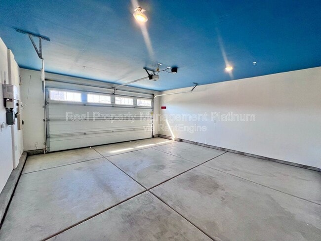 Building Photo - 2321 S Purdue Ave