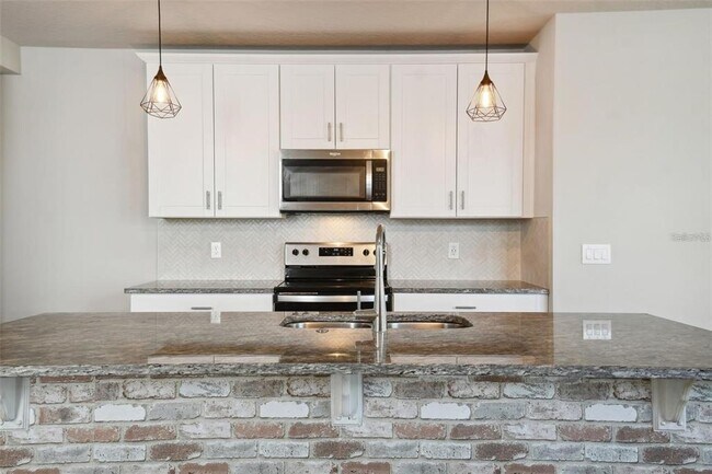 Building Photo - 3218 Bella Vista Dr
