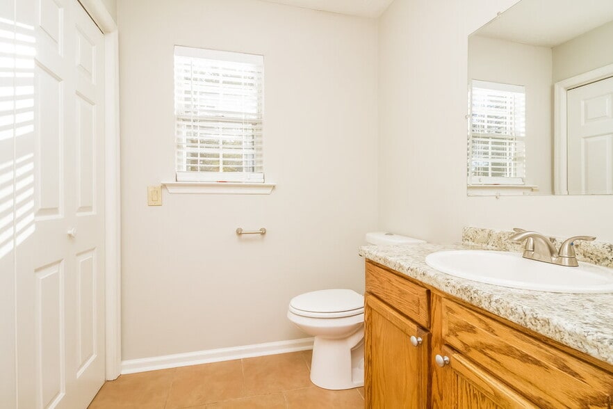 Building Photo - 300 Vernon Traylor Dr
