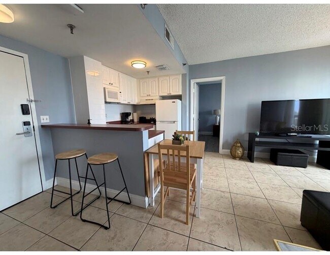 Building Photo - 6165 Carrier Dr