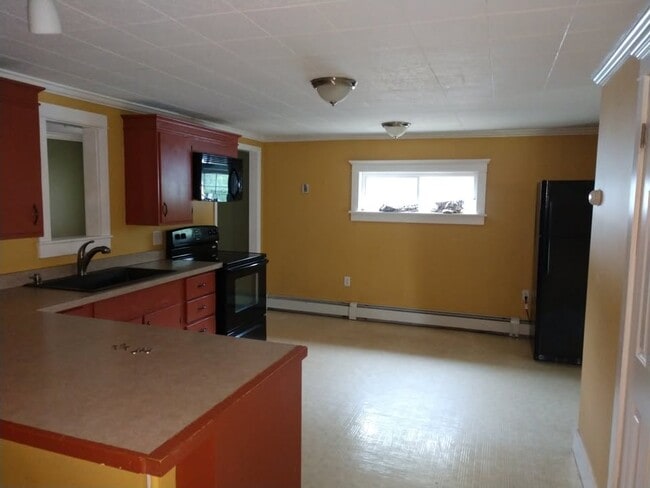 Building Photo - 58 Burnham St