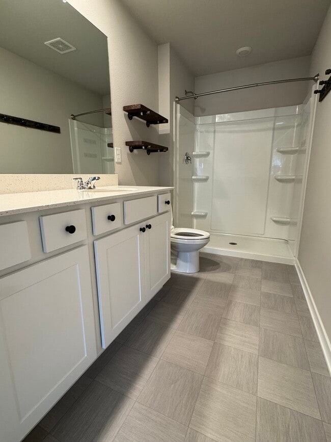 Building Photo - 2200 Barry Dr