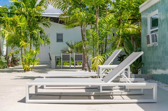 Building Photo - 2407 NE 33rd Ave