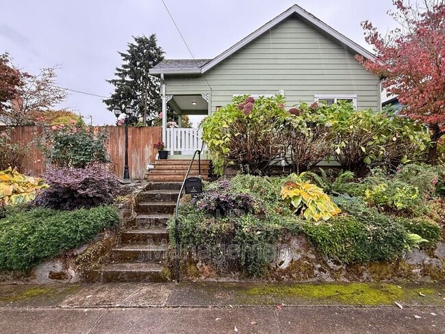 Primary Photo - 715 W 19th St