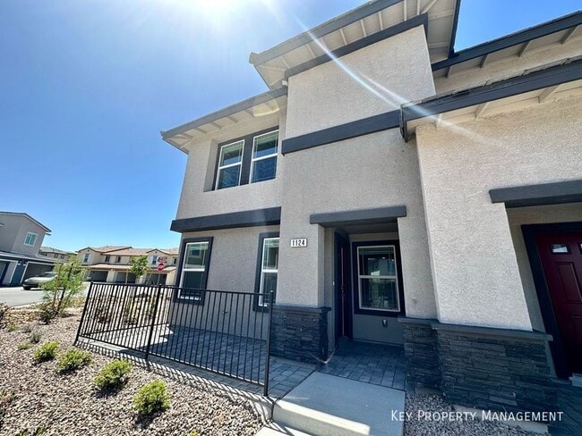 Primary Photo - 1124 Meadow Sparrow Pl
