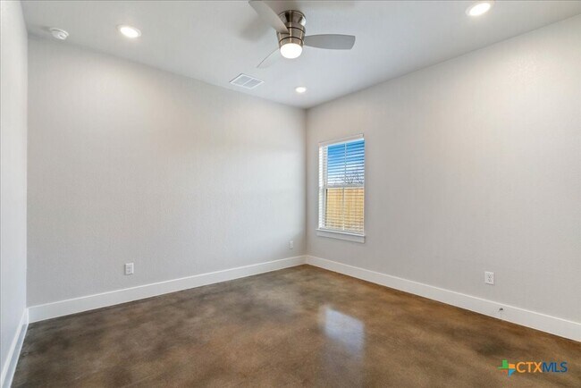 Building Photo - 223 Timberline Dr