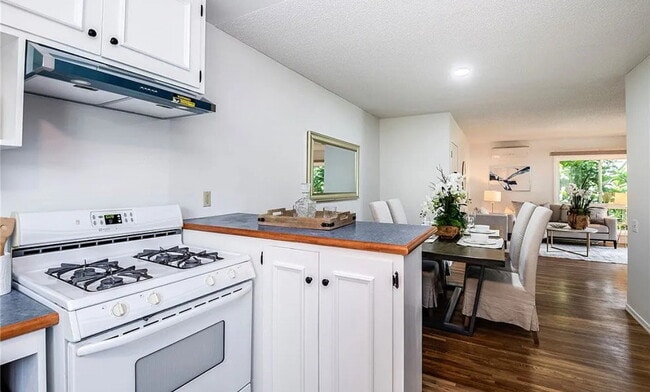 Building Photo - Nestled on the vibrant Sepulveda Boulevard...