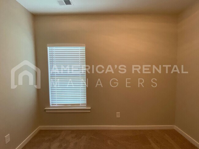 Building Photo - Home for Rent in Thorsby, AL!!! Sign a 13 ...