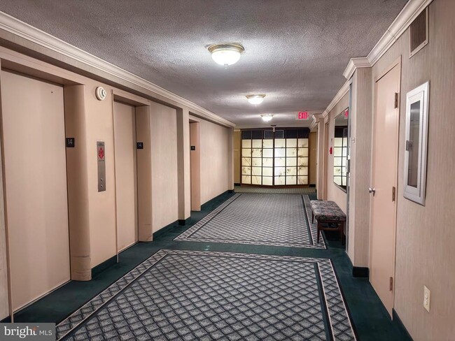 Building Photo - 10201 Grosvenor Pl