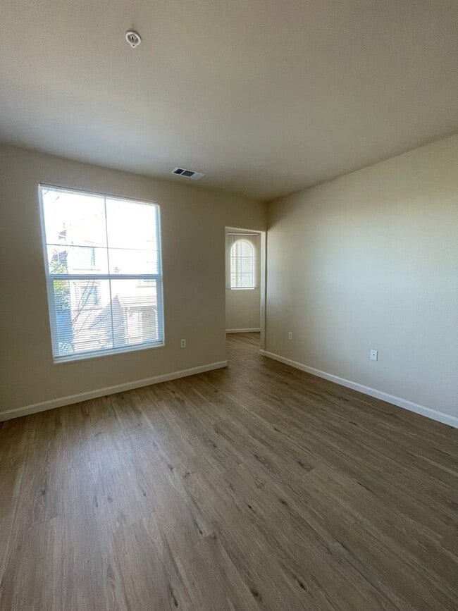 Building Photo - Vessona: Desirable Gated Community: 2bdrm 2bath with Loft!