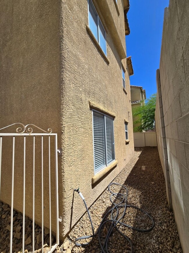 Building Photo - Fabulous 3-Bedroom, 3.5-Bathroom Home with...