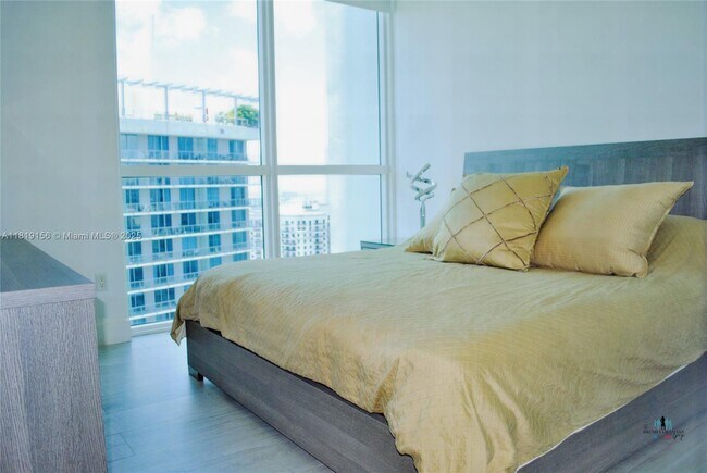 Building Photo - 1080 Brickell Ave