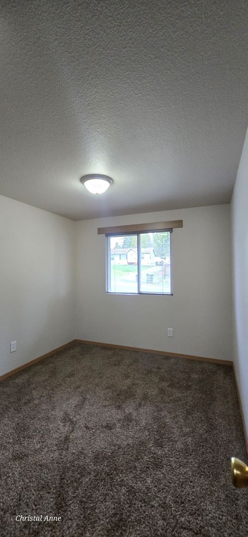 Building Photo - 3 bedroom 1 bath in Shorecrest Neighborhood