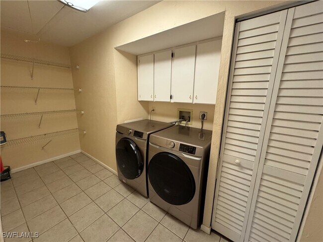 Building Photo - 4070 Looking Glass Ln