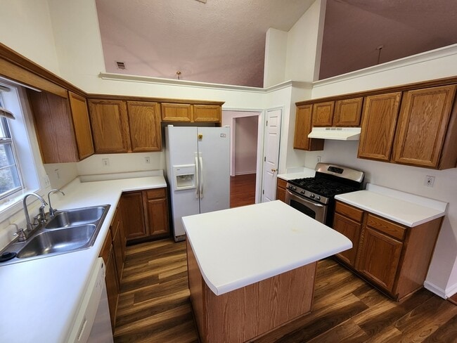 Building Photo - 3840 Sugarbrook Dr