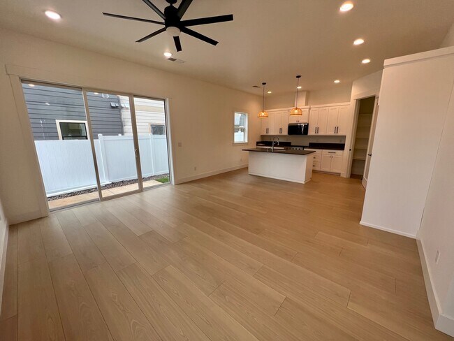 Building Photo - 206 Bogey Ln