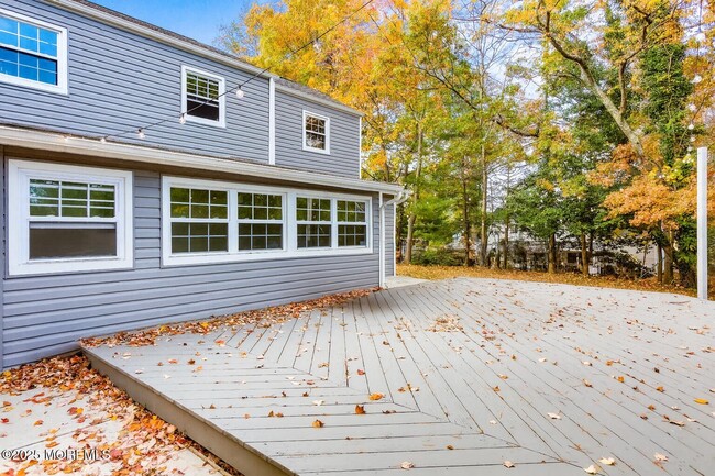 Building Photo - 10 Chestnut Ridge Rd
