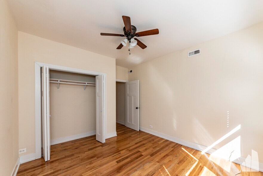 Building Photo - 3523 N Racine Ave